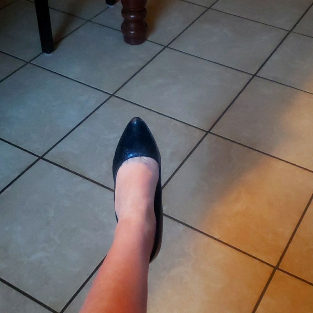 Steve Madden, pointy toe 2inch heal, beautiful heels.
